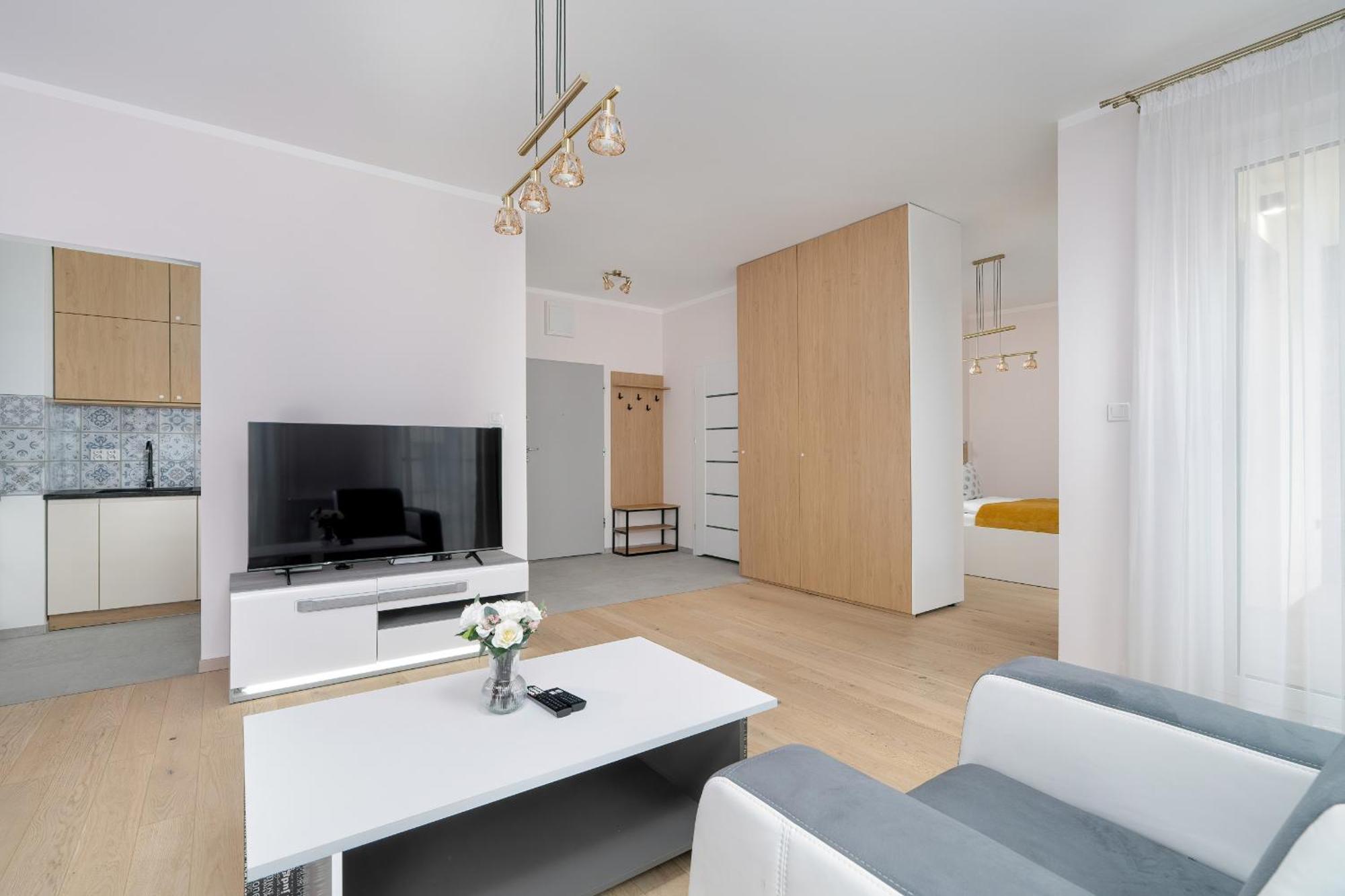 Apartment With Balcony And Free Parking In Poznan By Noclegi Renters Экстерьер фото